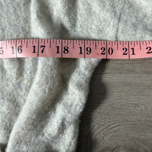 Babaton V-Neck Cream Sweater - Picture 7 of 8